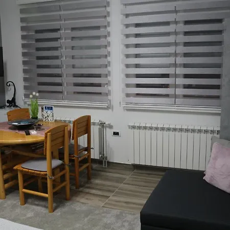 Sokak 8 Apartman Karlóca